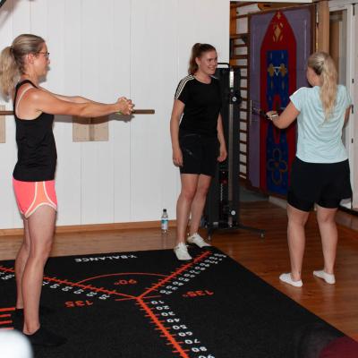 Gruppe im Trainingsraum