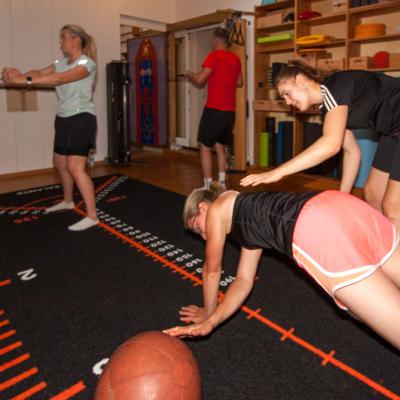 Gruppe im Trainingsraum